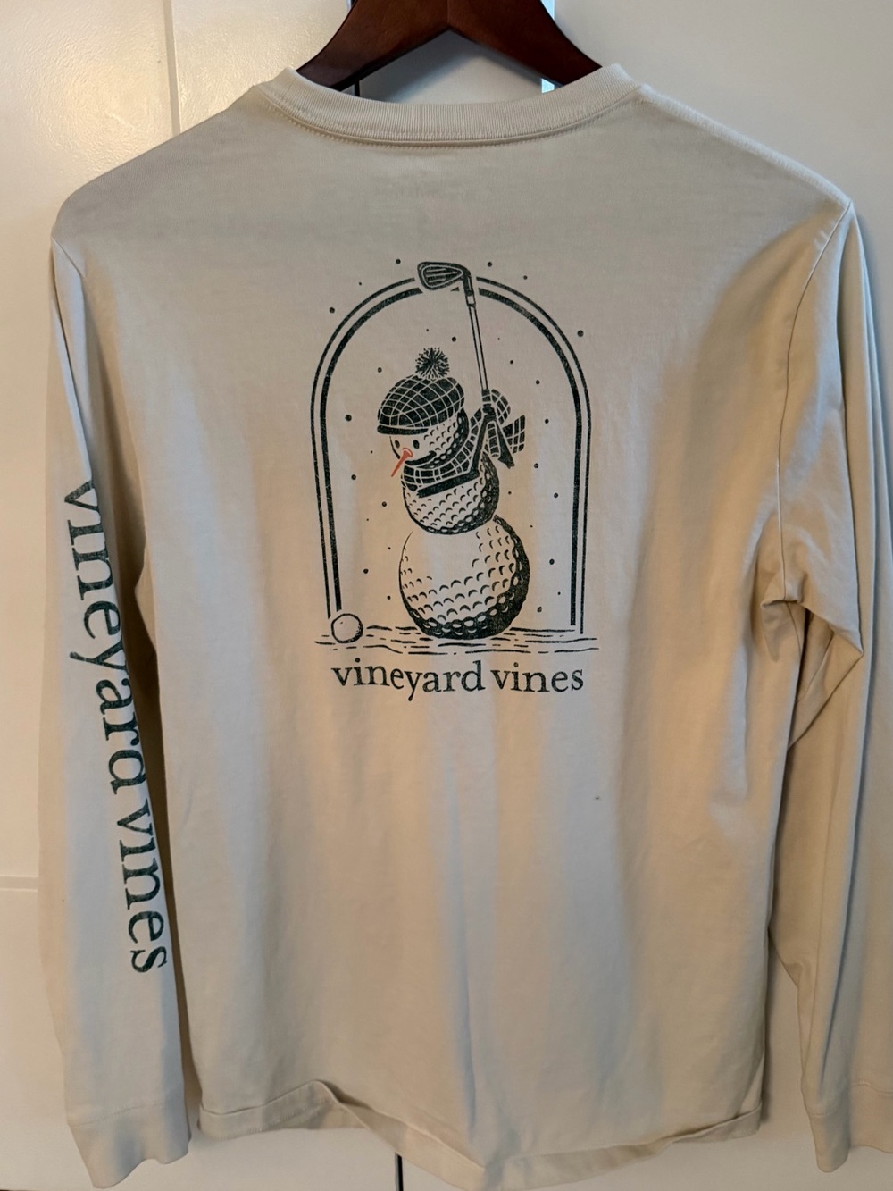 Vineyard Vines Men’s Small Holiday Golf Snowman Long Sleeve Graphic T-Shirt Beig